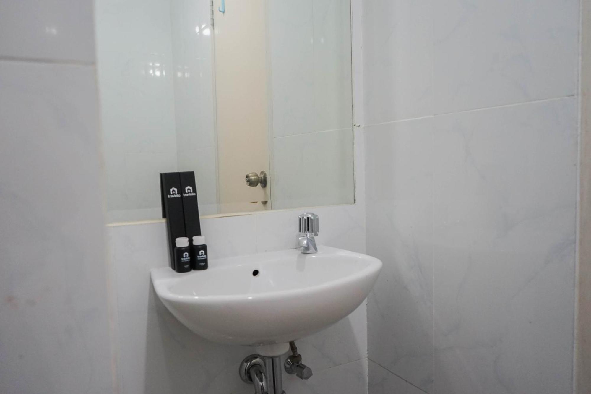 Wonderful Studio Apartment At Urban Heights Residences Bsd City By Travelio Tangerang Exterior foto